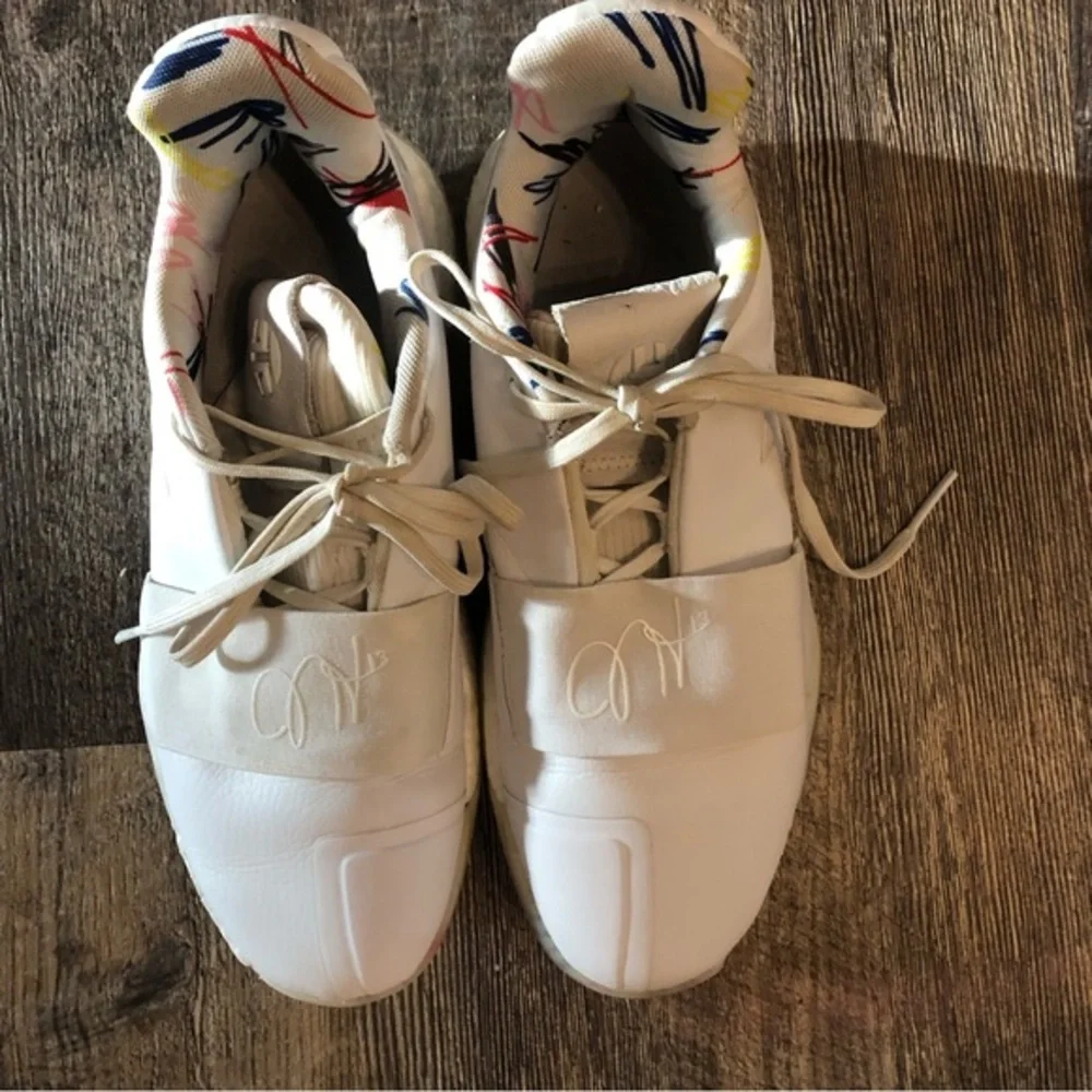 Adidas Harden Vol. 3 size 8 in great condition!